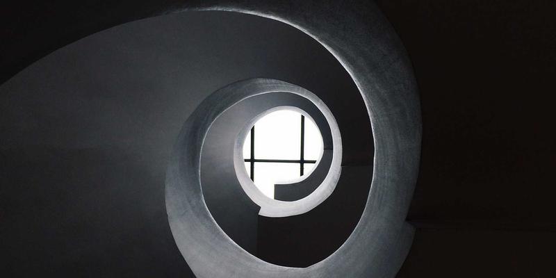 从EH2012标准看PLC安全：为何现代工业系统需要VPS与可靠域名注册服务